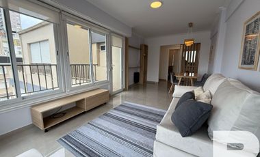 Departamento de 3 ambientes a la calle con balcón y habitación en suite
