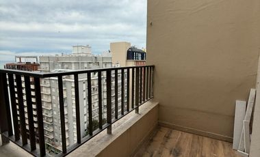 Departamento de 3 ambientes a la calle con balcón y habitación en suite