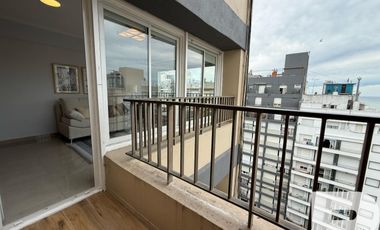 Departamento de 3 ambientes a la calle con balcón y habitación en suite
