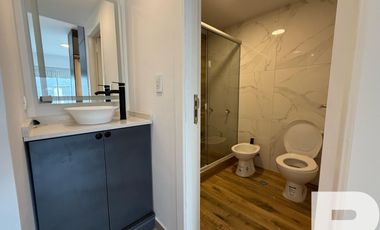 Departamento de 3 ambientes a la calle con balcón y habitación en suite