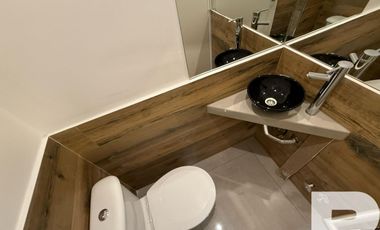 Departamento de 3 ambientes a la calle con balcón y habitación en suite
