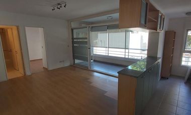 Departamento - 2  ambientes luminoso  con cochera cubierta fija   - Palermo Chico