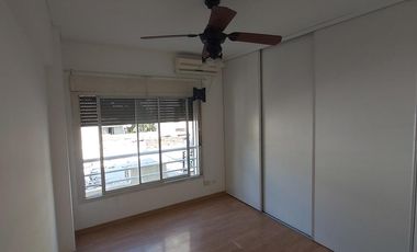 Departamento - 2  ambientes luminoso  con cochera cubierta fija   - Palermo Chico