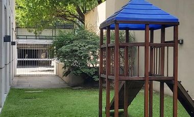 Departamento - 2  ambientes luminoso  con cochera cubierta fija   - Palermo Chico