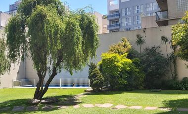 Departamento - 2  ambientes luminoso  con cochera cubierta fija   - Palermo Chico