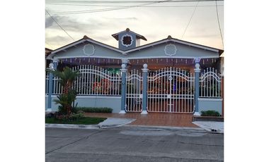 VENDO HERMOSA REMODELADA CASA URB. CAMINO REAL  SAN ANTONIO