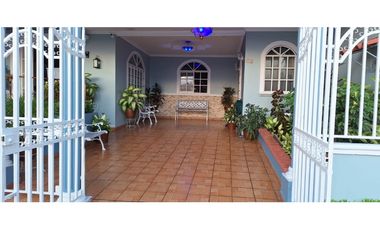 VENDO HERMOSA REMODELADA CASA URB. CAMINO REAL  SAN ANTONIO