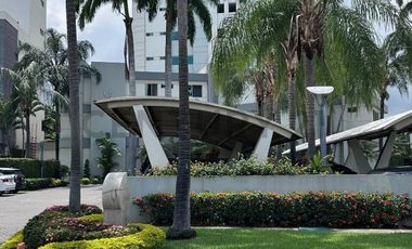 Venta de Parqueo Cubierto en Urb. Tennis Club, Samborondon, E.Jor