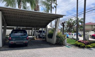 Venta de Parqueo Cubierto en Urb. Tennis Club, Samborondon, E.Jor