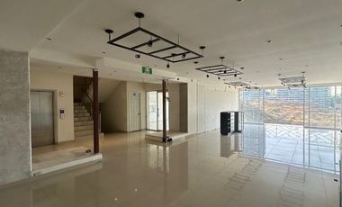 LOCAL COMERCIAL EN RENTA UBICADO EN PB-A EN LOMAS DE CHAMIZAL