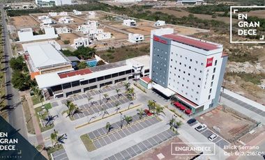 Locales Comerciales en Renta, Plaza Punto Marenna, Frente a Plaza Galerias Liverpool Marina Mazatlan, Anclada con Hotel Ibis, Restaurantes.