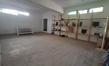 Arriendo local comercial a pasos de Mall Vivo Los Trapenses