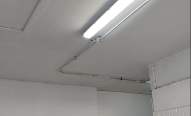 Arriendo local comercial a pasos de Mall Vivo Los Trapenses