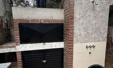 Casa a 300m del mar en Costa del Este - Av. 3 e/ Orquideas y Violetas al 346
