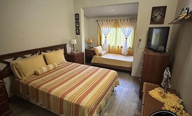 Casa a 300m del mar en Costa del Este - Av. 3 e/ Orquideas y Violetas al 346