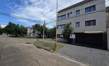 EDIFICIO TALCAHUANO ESQUINA CASTELLI COCHERA SEMICUBIERTA DE 2,52 POR 5,20 MTS