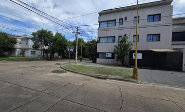 EDIFICIO TALCAHUANO ESQUINA CASTELLI COCHERA SEMICUBIERTA DE 2,52 POR 5,20 MTS