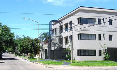 EDIFICIO TALCAHUANO ESQUINA CASTELLI COCHERA SEMICUBIERTA DE 2,52 POR 5,20 MTS
