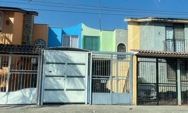Casa frente a cancha de Futbol