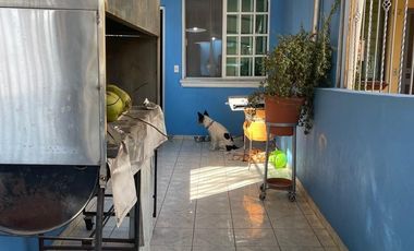 Casa frente a cancha de Futbol