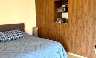 Casa de una planta equipada y amueblada de tres habitaciones y piscina
