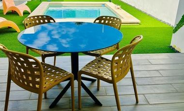 Casa de una planta equipada y amueblada de tres habitaciones y piscina
