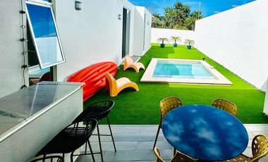 Casa de una planta equipada y amueblada de tres habitaciones y piscina