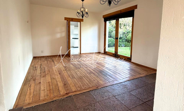 Casa en Venta: en Casa de Campo, con 2 Plantas y Jardín