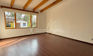 Casa en Venta: en Casa de Campo, con 2 Plantas y Jardín