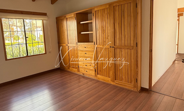 Casa en Venta: en Casa de Campo, con 2 Plantas y Jardín