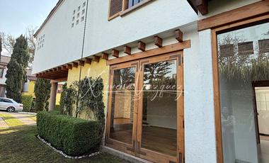 Casa en Venta: en Casa de Campo, con 2 Plantas y Jardín