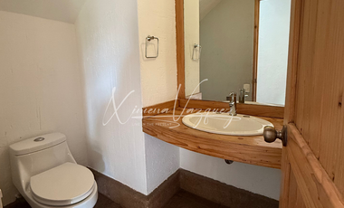 Casa en Venta: en Casa de Campo, con 2 Plantas y Jardín