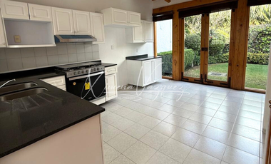 Casa en Venta: en Casa de Campo, con 2 Plantas y Jardín
