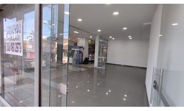Arriendo Local En Centro Comercial Venecia, La Estrella