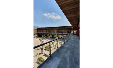 ARRIENDO Local Comercial 117,49 m2, Strip Center, La Dehesa