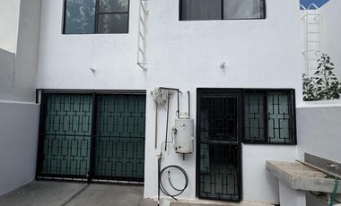 CASA EN RENTA AMUEBLADA EN LOS LAGOS