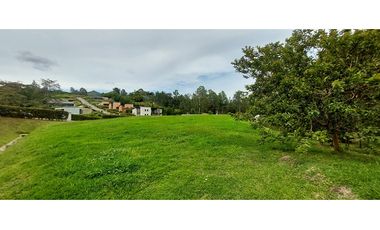 Vendo lote El Retiro sector Carabanchel, unidad cerrada