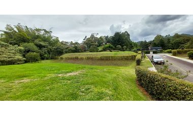 Vendo lote El Retiro sector Carabanchel, unidad cerrada