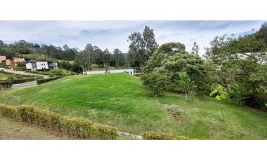 Vendo lote El Retiro sector Carabanchel, unidad cerrada