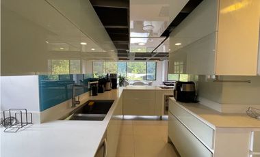 Penthouse dúplex con terraza, jacuzzi y la vista mas linda a Medellín