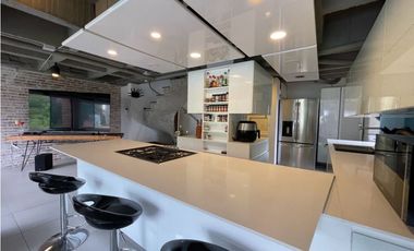 Penthouse dúplex con terraza, jacuzzi y la vista mas linda a Medellín