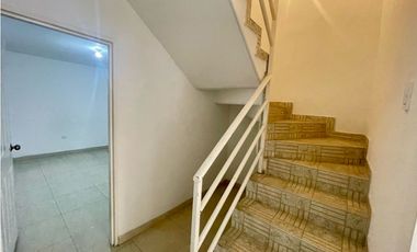 Casa bifamiliar de tres pisos en venta Barrio El Bosque Palmira Valle
