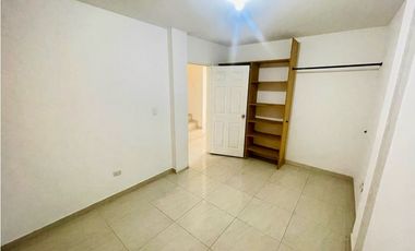 Casa bifamiliar de tres pisos en venta Barrio El Bosque Palmira Valle