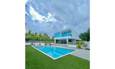 CASA MODERNA CON PISCINA 2.000m2 - PLAYA MENDOZA BARRANQUILLA