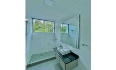 CASA MODERNA CON PISCINA 2.000m2 - PLAYA MENDOZA BARRANQUILLA
