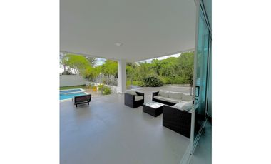 CASA MODERNA CON PISCINA 2.000m2 - PLAYA MENDOZA BARRANQUILLA