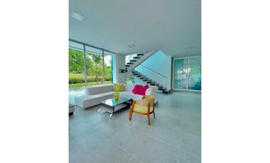 CASA MODERNA CON PISCINA 2.000m2 - PLAYA MENDOZA BARRANQUILLA