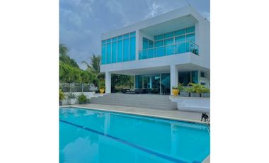 CASA MODERNA CON PISCINA 2.000m2 - PLAYA MENDOZA BARRANQUILLA