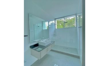 CASA MODERNA CON PISCINA 2.000m2 - PLAYA MENDOZA BARRANQUILLA