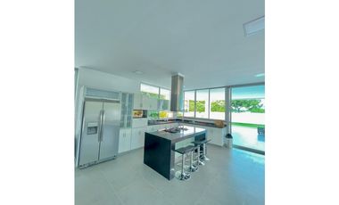 CASA MODERNA CON PISCINA 2.000m2 - PLAYA MENDOZA BARRANQUILLA